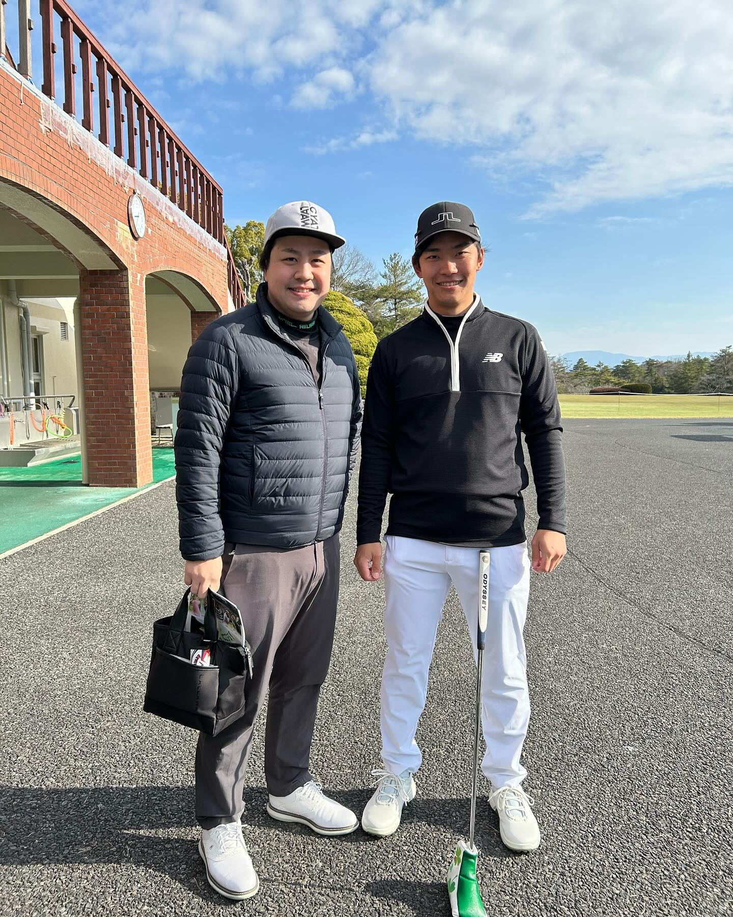 人生初体験！！プロの男子ゴルフを生で初観戦しました！(愛知県オープン)当店所属の峰澤プロの初戦でした！🏌‍♂サプライズで行こうか…連絡してゴルフ場に行こうか…変なプレッシャーや邪魔してしまうんだろうか…色んな事が頭によぎりましたが、1番応援してる気持ちをストレートに連絡して伝えて、現地に行きました！！結果、70.73でトータルアンダーでフィニッシュ。16位Tと南山でのベストスコアを更新したそうです！引き続き、応援をお願いします！‍♂#golf #golfer #golfswing #golflife #golfcourse #ゴルフ #ゴルファー #ゴルフ男子 #ゴルフ記録 #シュミレーションゴルフ #金山 #golf525 #峰澤碩志プロを応援する会#峰澤碩志プロを1番応援している店長でありたい